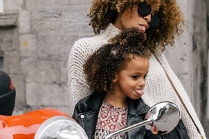 Soigner les cheveux crépus et cassants